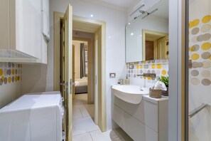 Suihku, hiustenkuivaaja, bidee