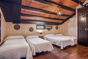 4 bedrooms, iron/ironing board, free WiFi, bed sheets