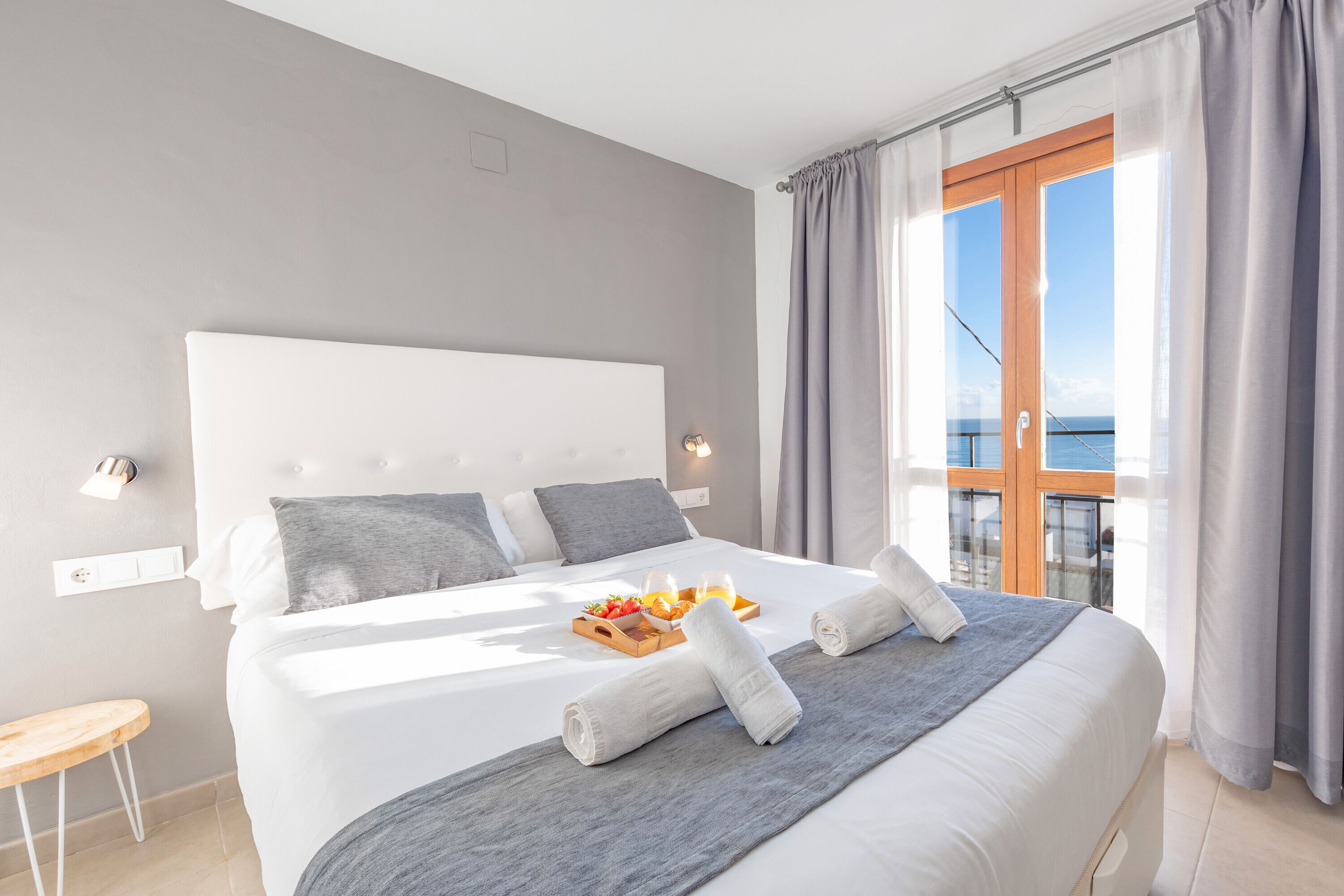 3 slaapkamers, een strijkplank/strijkijzer, gratis wifi, beddengoed