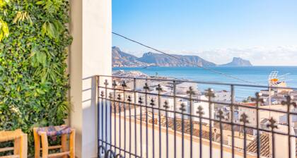Holiday Home 'Mimar Altea Remedi' with Sea View, Wi-Fi and Air Conditioning