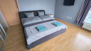1 habitación, tabla de planchar con plancha, wifi y ropa de cama 