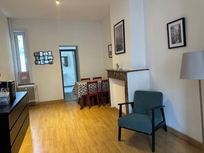 Departamento, 1 habitación, para fumadores, vista a la ciudad | Sala de estar