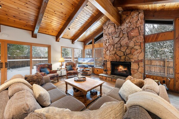 Smart TV, fireplace, ping pong