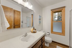 Sèche-cheveux, serviettes fournies