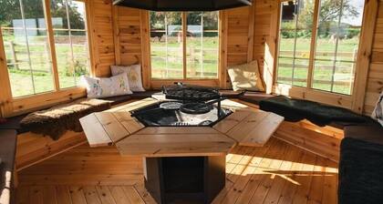 Rural Ensuite Wooden Cabin With Wood Fired Hot Tub