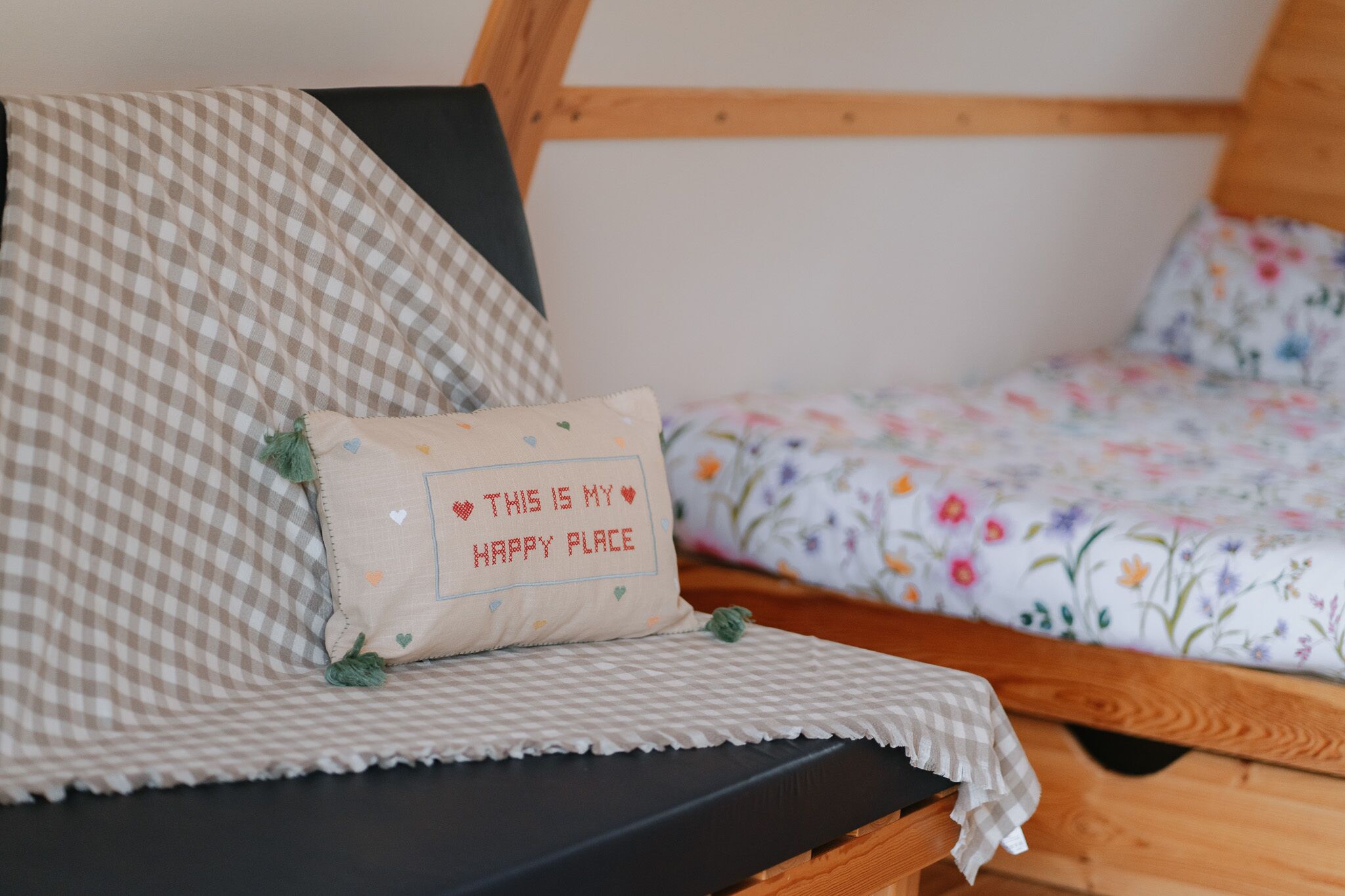 1 bedroom, travel crib, WiFi (free)