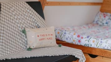 1 bedroom, travel crib, WiFi (free)