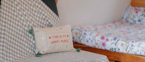 1 bedroom, travel crib, WiFi (free)