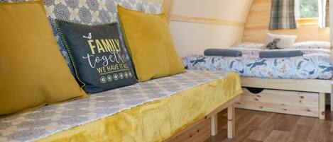 1 bedroom, travel cot, free WiFi