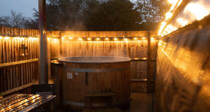 Ensuite Wooden Cabin With Hot Tub