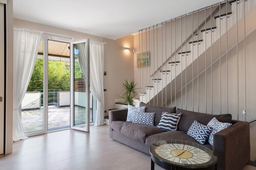 Villa 'Due Ulivi' mit privater Terrasse, privatem Garten und Wi-Fi