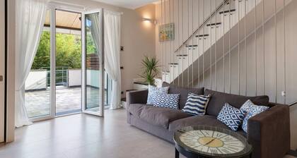 Villa 'Due Ulivi' mit privater Terrasse, privatem Garten und Wi-Fi