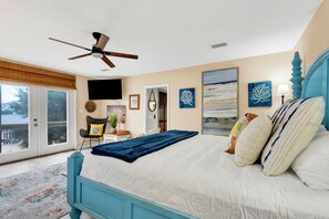 4 slaapkamers, een bureau, een strijkplank/strijkijzer, reisbedje