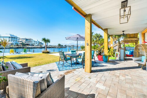 Sunset Cove: Boater’s Paradise w/ Private Beach & Stunning Views