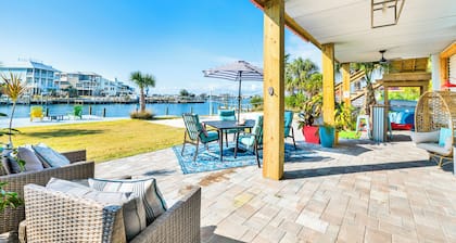 Sunset Cove: Boater’s Paradise w/ Private Beach & Stunning Views