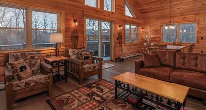 Gorgeous dog-friendly cabin with great view, deck, hot tub, & gas fireplace