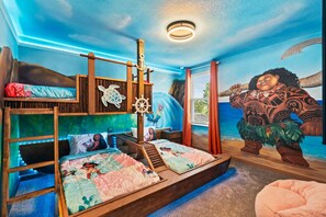 8 chambres, bureau, fer et planche à repasser, lit parapluie