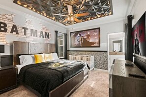 5 bedrooms, desk, iron/ironing board, travel crib