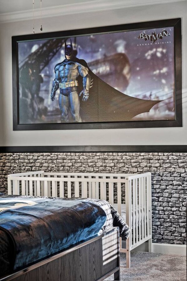 5 室のベッドルーム、デスク、アイロン / アイロン台、旅行用ベビーベッド