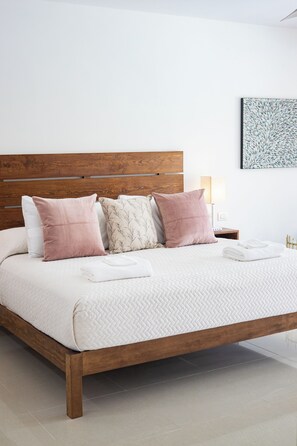 3 bedrooms, desk, iron/ironing board, travel cot