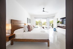 3 Schlafzimmer, Schreibtisch, Bügeleisen/Bügelbrett, Reisekinderbett
