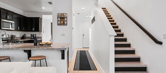 Luxury 3 bedroom House/ Designer 