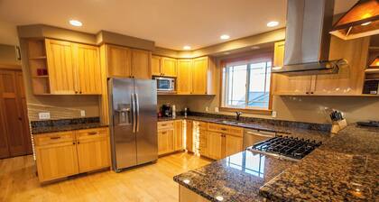Modern Townhouse - 4 Bedrooms, 3.5 Bathrooms - Columbia River View