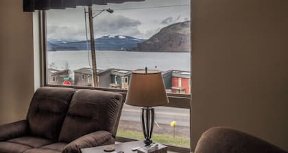 Mosier River View- 2 Bedrooms, 1.5 Bathrooms - Sweeping Panoramas