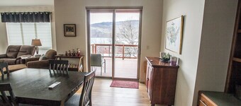 Mosier River View- 2 Bedrooms, 1.5 Bathrooms - Sweeping Panoramas