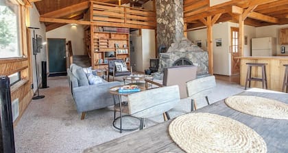 Rustic Retreat - 3 Bedrooms, 3 Bathrooms - Beautiful Cabin on 5 Acres of Land