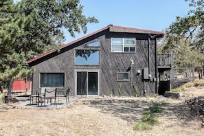Exterior - Rustic Retreat - 3 Bedrooms, 3 Bathrooms - Beautiful Cabin on 5 Acres of Land (Mosier)