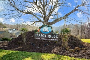 Property grounds - Lakefront Retreat, Great Views, Pool and Dock Access! (Goodview)