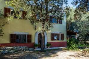Exterior - Villa 'Alzina' with Mountain View, Wi-Fi and Air Conditioning (Illes Balears)