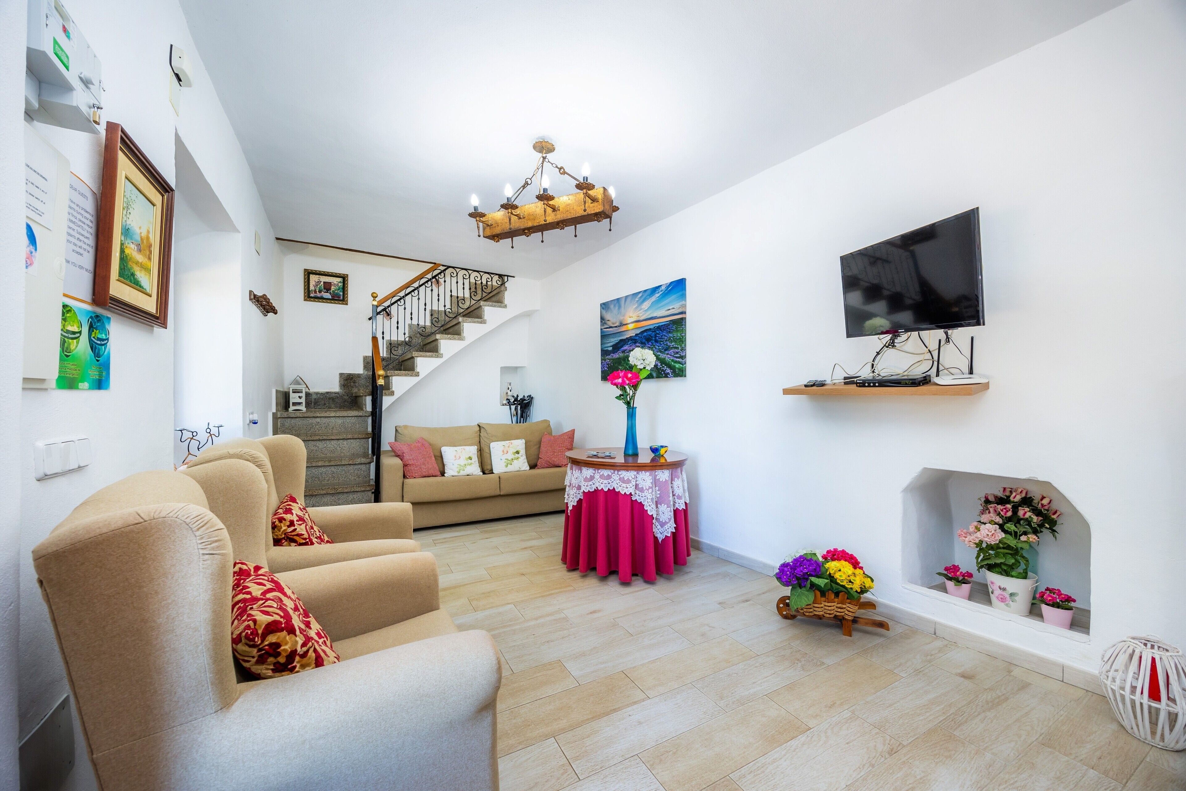 Télévision, cheminée, lecteur de DVD