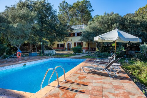 Villa 'Alzina' mit Bergblick, Wi-Fi und Klimaanlage