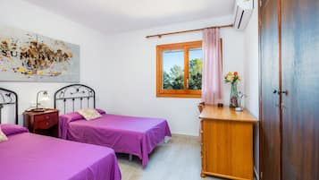 3 chambres, fer et planche à repasser, Wi-Fi gratuit, draps fournis