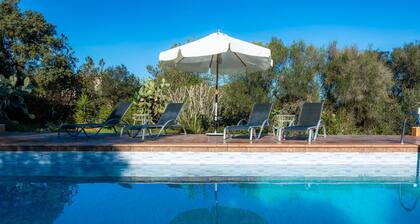 Villa 'Alzina' avec vue sur les montagnes, Wi-Fi et climatisation