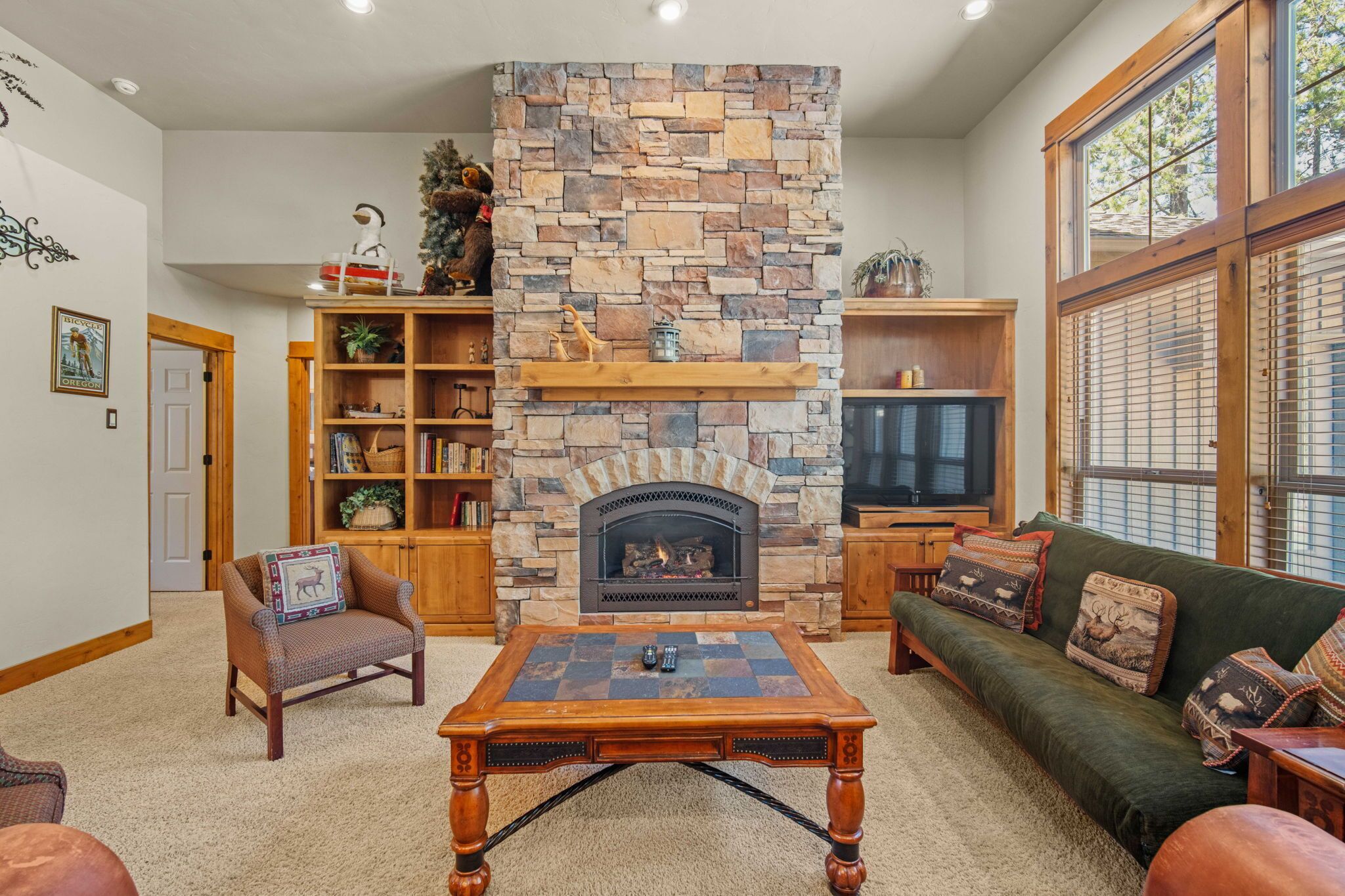 Smart TV, fireplace