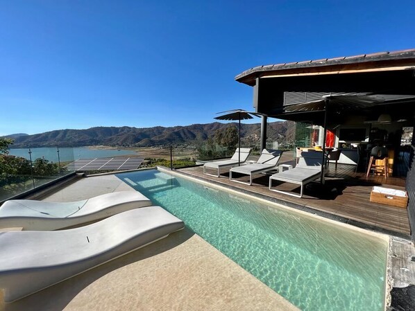 Pool - Espectacular Casa Premiada, Alberca y Vista a Lago (Valle de Bravo)