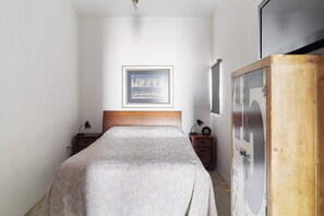 3 bedrooms, desk, iron/ironing board, WiFi