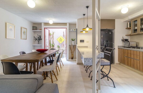 Dining - Big cozy apartment, top location. 4bd 3ba. 150mbps (Santiago de Querétaro)