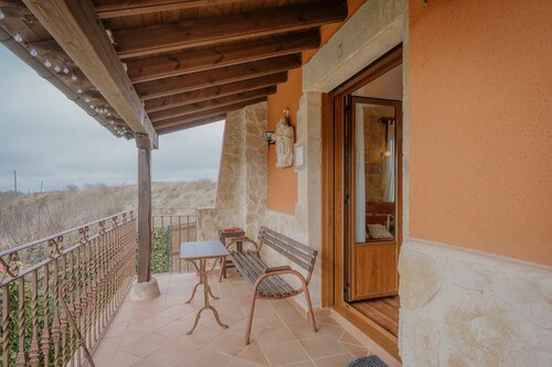 Maison de campagne "La Cardeñuela" avec vue sur les montagnes, terrasse privée et Wi-Fi