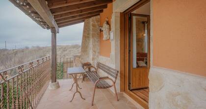 Maison de campagne "La Cardeñuela" avec vue sur les montagnes, terrasse privée et Wi-Fi