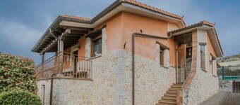 Finca 'La Cardeñuela' mit Bergblick, privater Terrasse und Wi-Fi