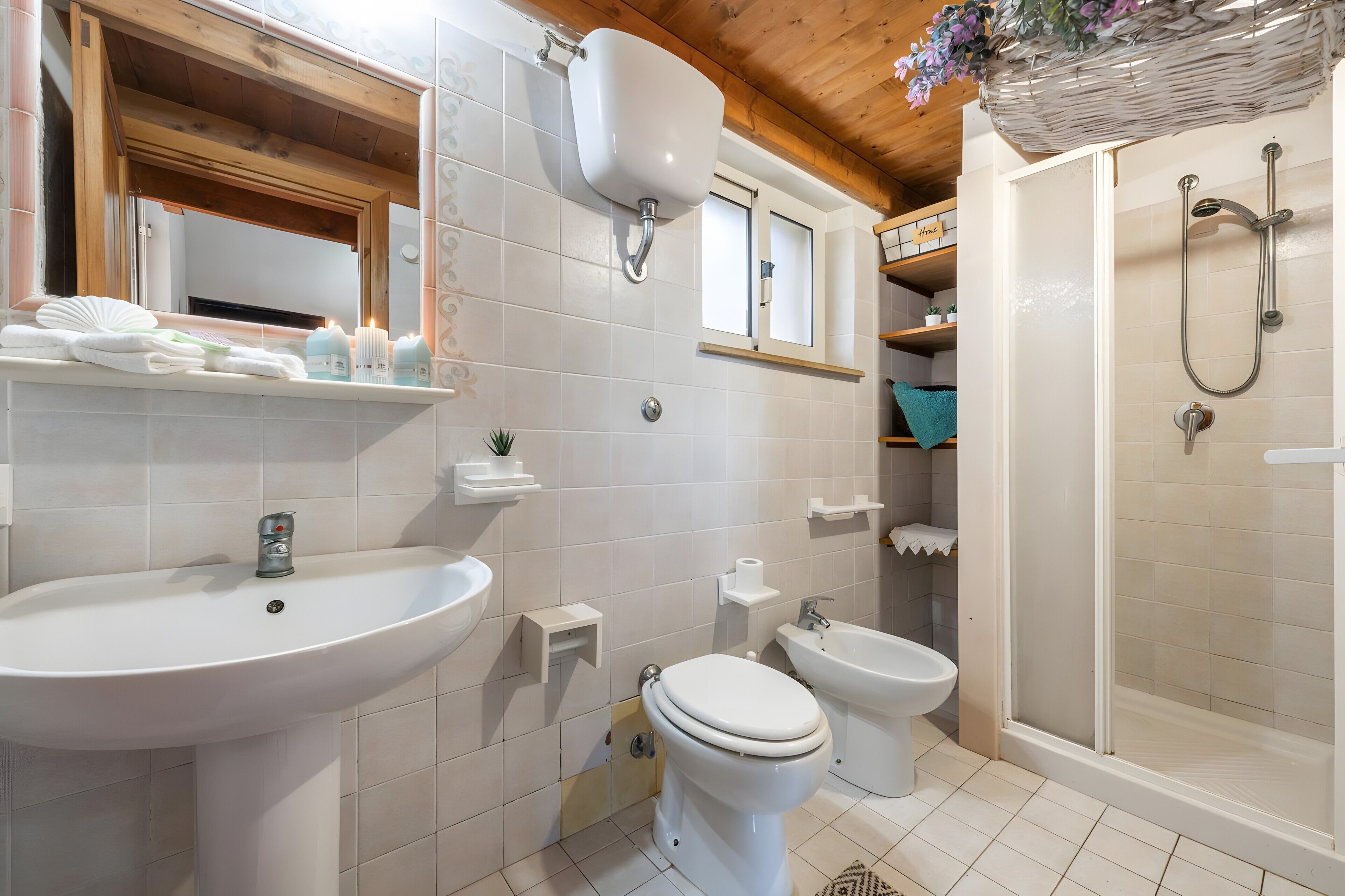 Een douche, een haardroger, handdoeken