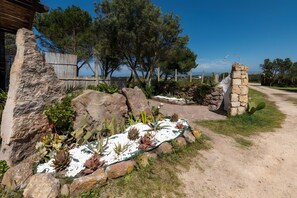Property grounds - Villa 'Claudia - Calasetta' with Sea View, Wi-Fi and Air Conditioning (Calasetta)