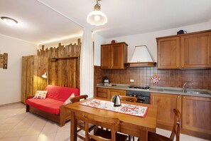 Interior - Studio 'A4 Piano Rialzato' with Mountain View, Private Terrace and Wi-Fi (Saint Pierre)