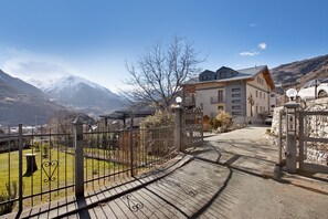 المنطقة المحيطة بالمنشأة