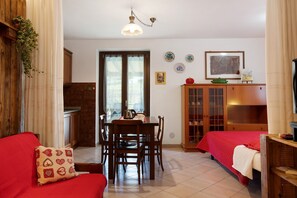 Iron/ironing board, free WiFi, bed sheets - Studio 'A4 Piano Rialzato' with Mountain View, Private Terrace and Wi-Fi (Saint Pierre)