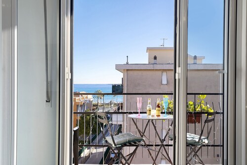Appartement 'Vista Mare A 150 Mt Dalla Spiaggia' avec vue sur mer, terrasse privée et climatisation